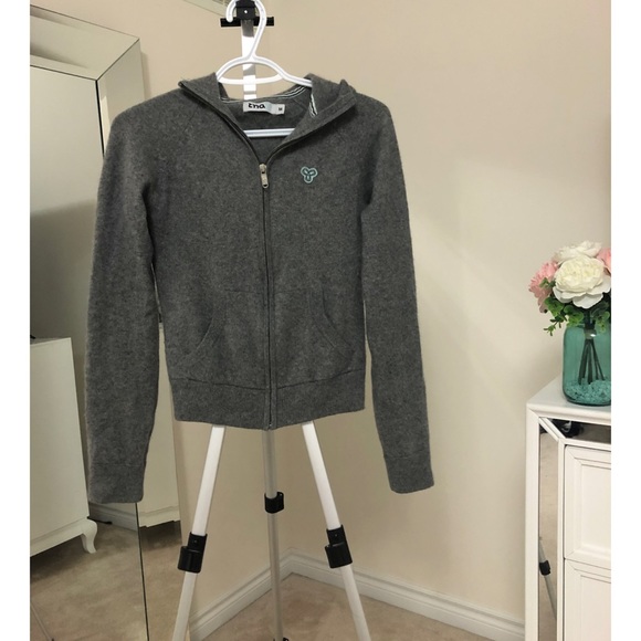 Aritzia Sweaters - TNA RARE 100% CASHMERE ZIP UP ARITZIA